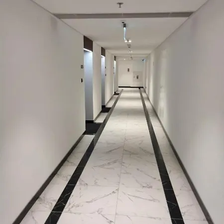 Hanza Tower With Bathtub 15th To 26th Floor & Pool Jacusi Appartamento