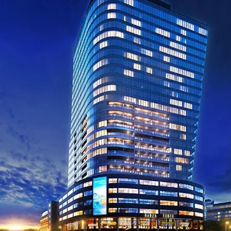 Hanza Tower With Bathtub 15th To 26th Floor & Pool Jacusi